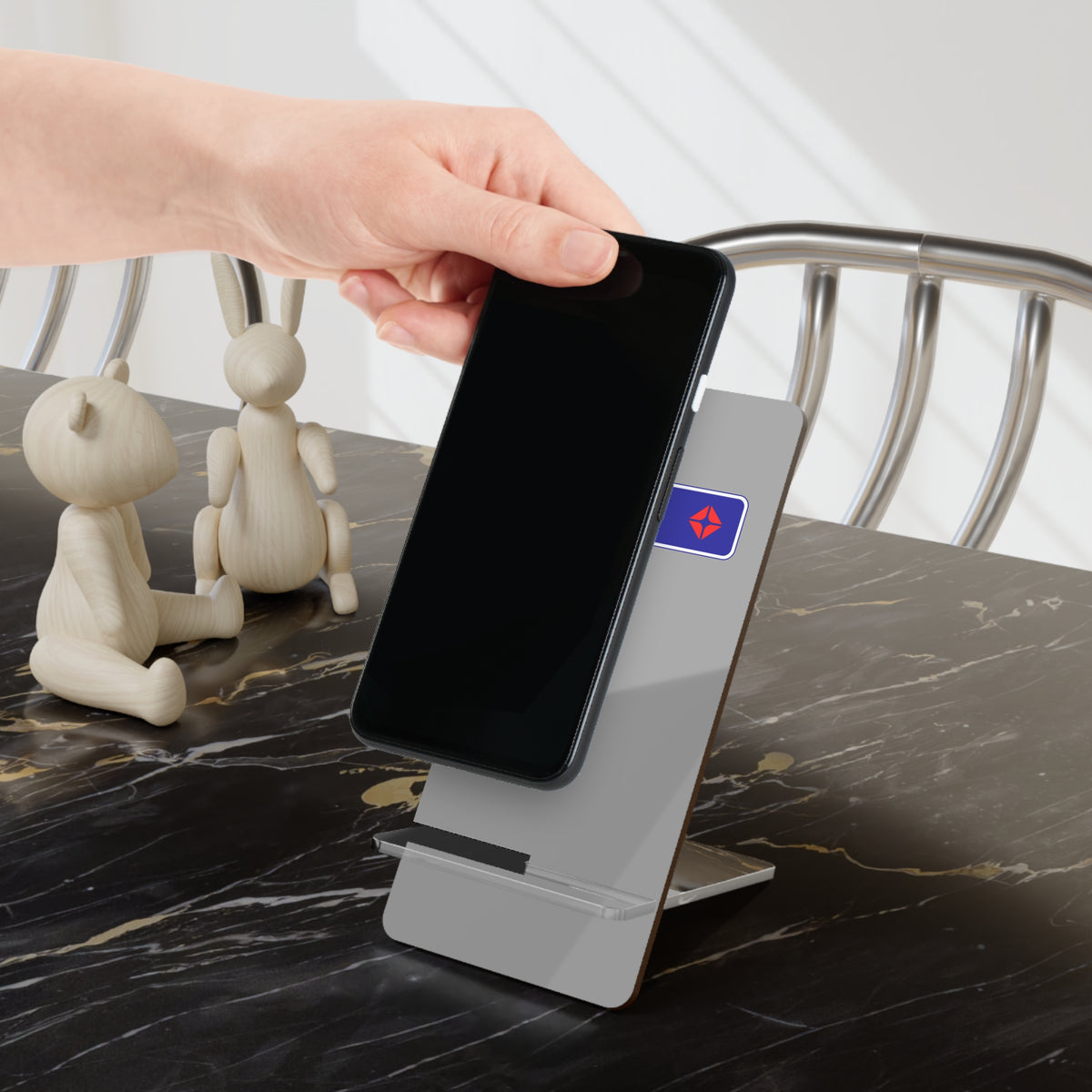 Atlantic Richfield Company (ARCO) Foldable Mobile Phone Display Stand