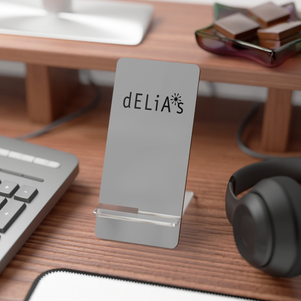 Delia's Foldable Mobile Phone Display Stand