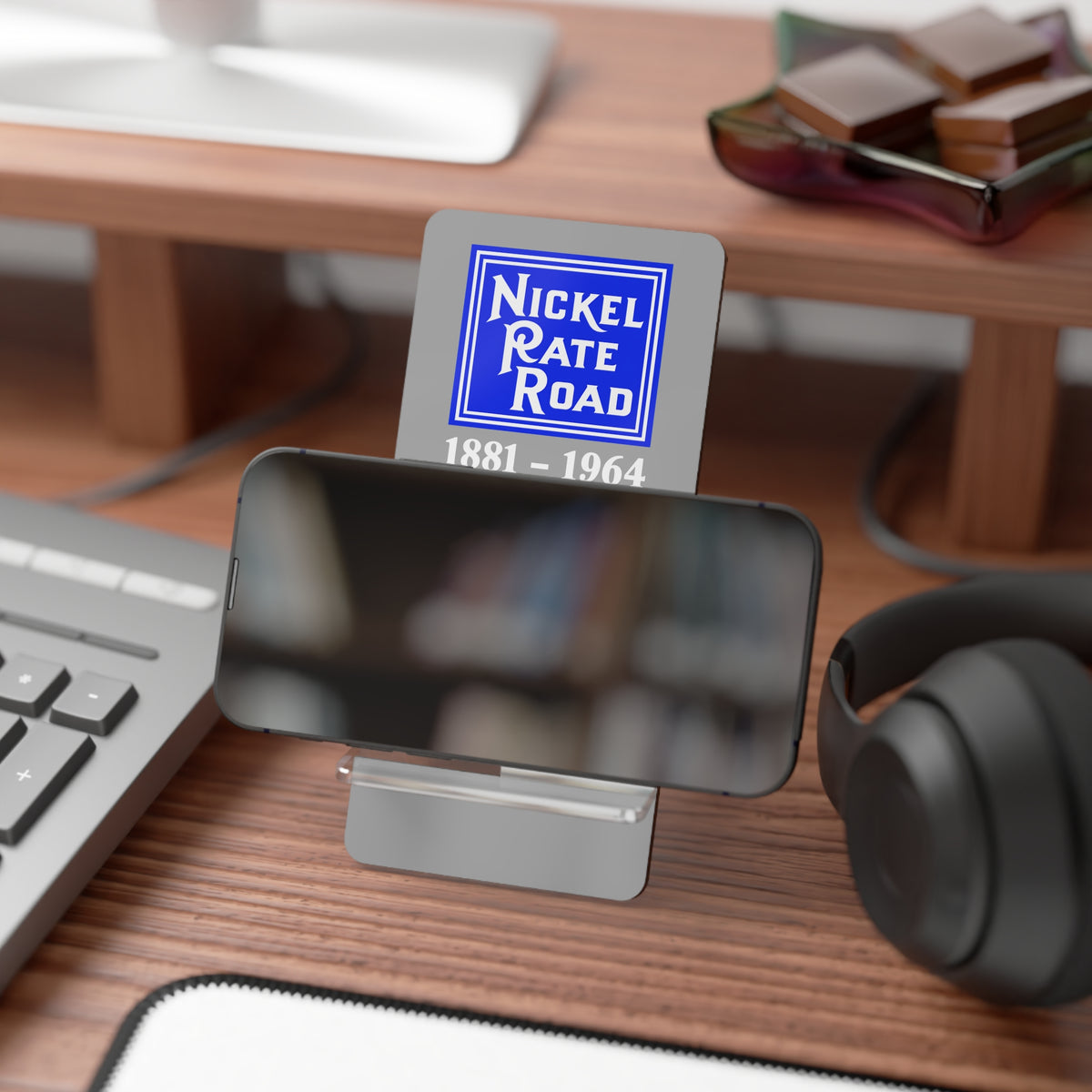 New York, Chicago and St. Louis Railroad Foldable Mobile Phone Display Stand